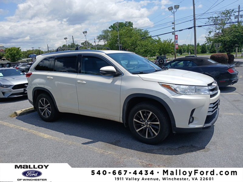 Used 2017 Toyota Highlander XLE image 1