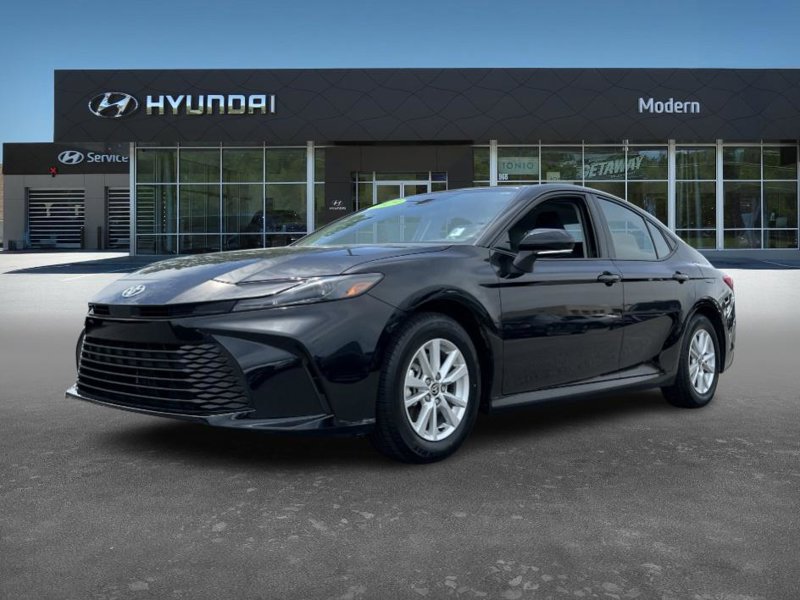 Used 2025 Toyota Camry LE image 1