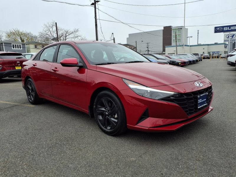 Certified 2022 Hyundai Elantra SEL image 1