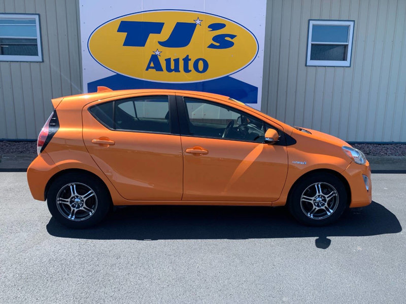 Used 2015 Toyota Prius C Three image 1