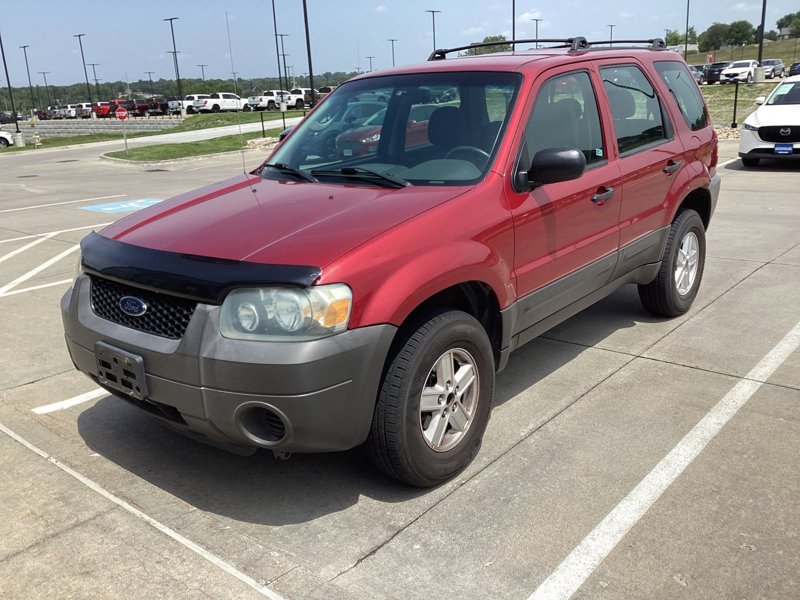 Used 2005 Ford Escape XLS image 1