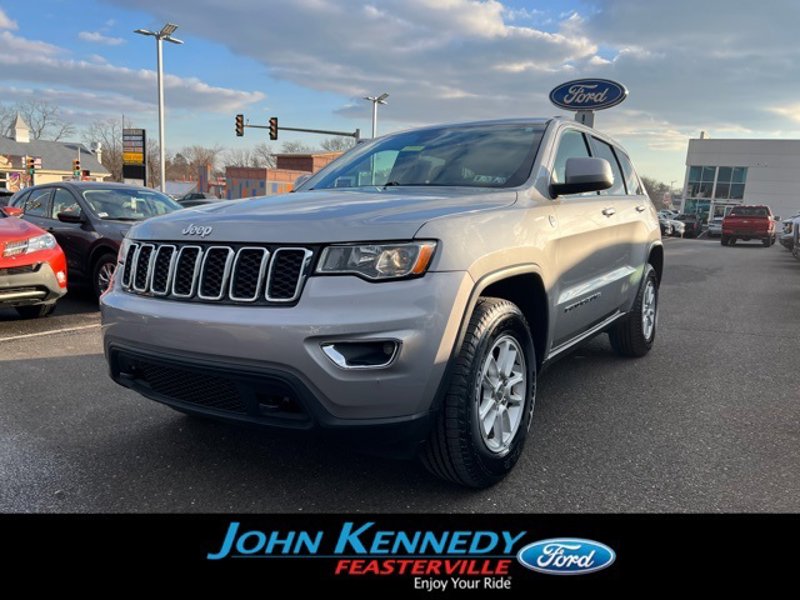 Used 2018 Jeep Grand Cherokee Laredo image 1