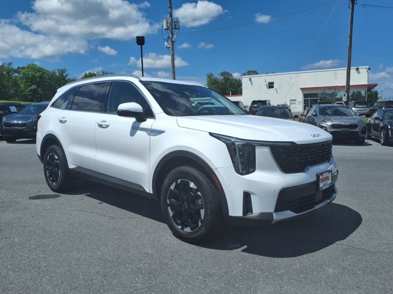 Certified 2025 Kia Sorento S image 1