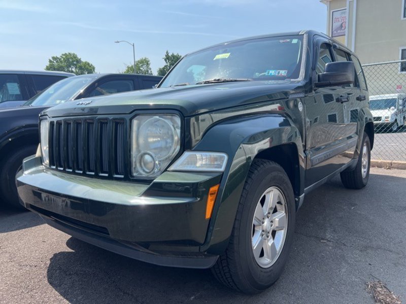 Used 2012 Jeep Liberty Sport image 1