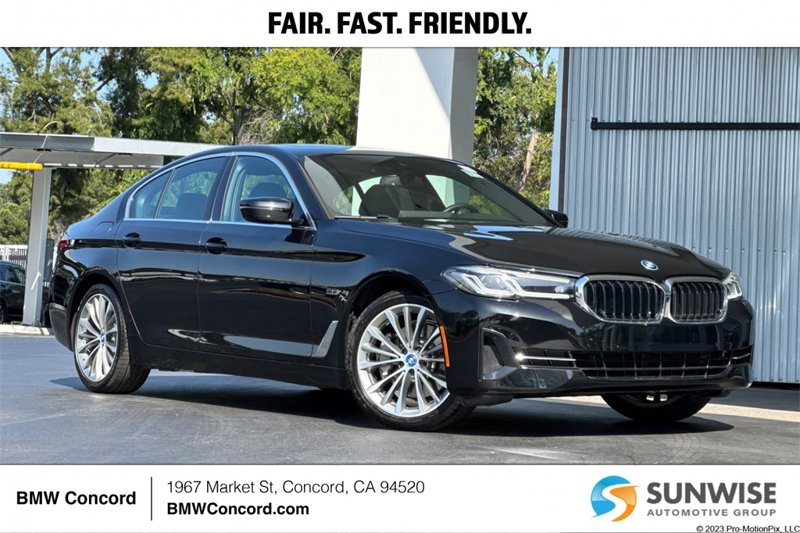 Certified 2022 BMW 530e w/ Convenience Package image 1