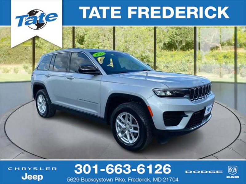 Certified 2023 Jeep Grand Cherokee Laredo w/ Luxury Tech Group I image 1