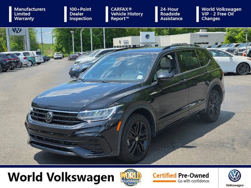 Certified 2022 Volkswagen Tiguan SE R-Line image 1