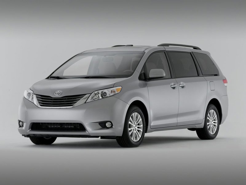Used 2012 Toyota Sienna LE image 1