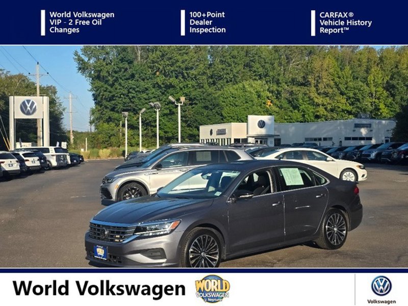 Used 2022 Volkswagen Passat 2.0T image 1