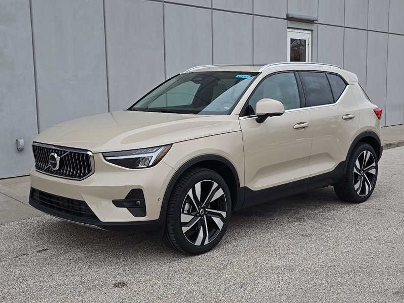 Certified 2025 Volvo XC40 B5 Plus w/ Climate Package image 1