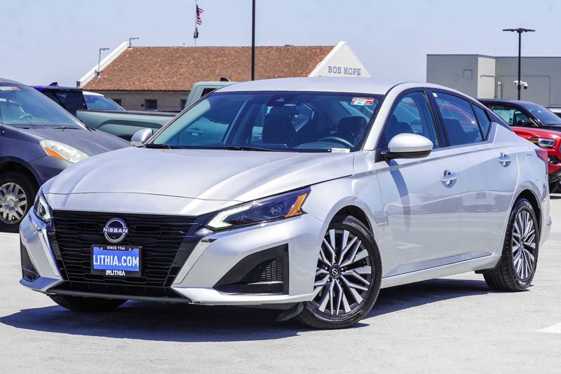 Certified 2023 Nissan Altima 2.5 SV image 1