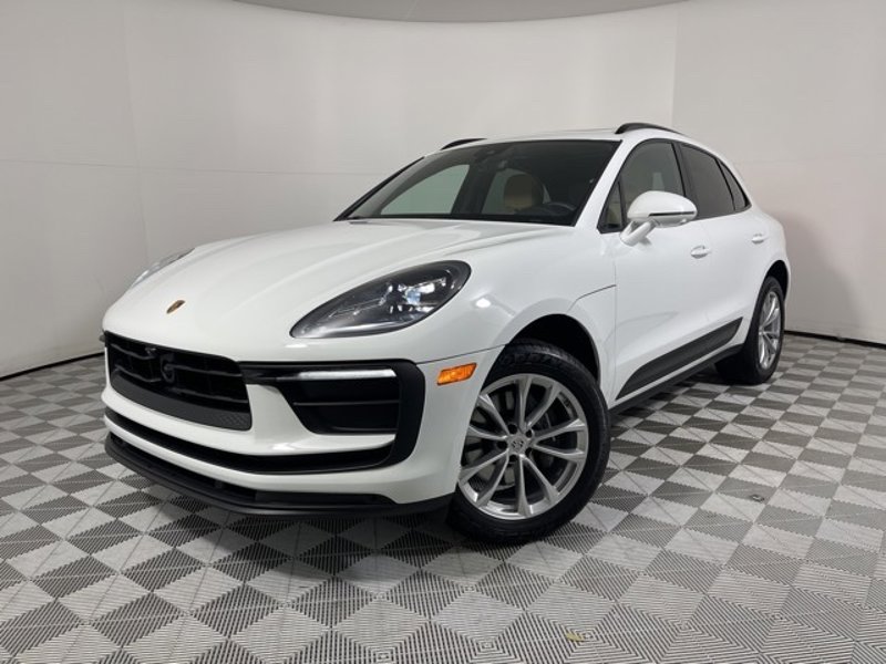 Certified 2025 Porsche Macan image 1