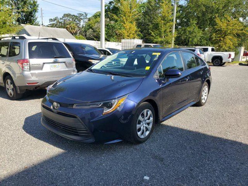 Certified 2024 Toyota Corolla LE image 1