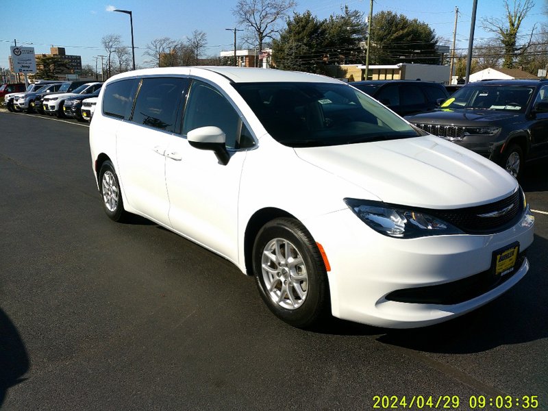 Certified 2023 Chrysler Voyager LX image 1