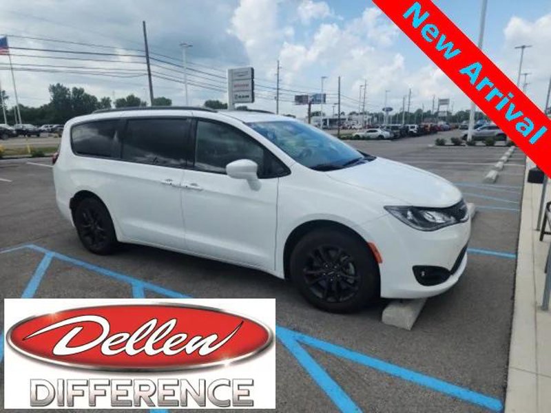 Certified 2020 Chrysler Pacifica Touring-L image 1