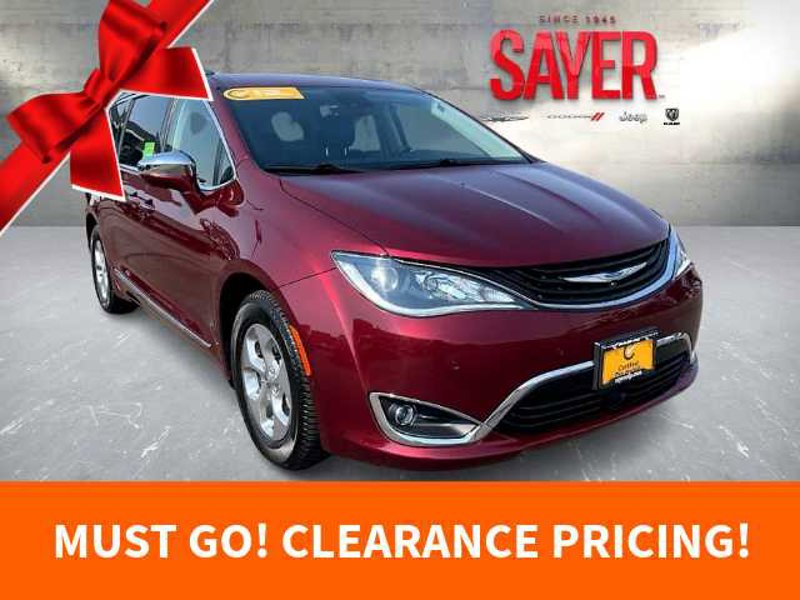 Certified 2018 Chrysler Pacifica Limited w/ Advanced Safetytec Group image 1