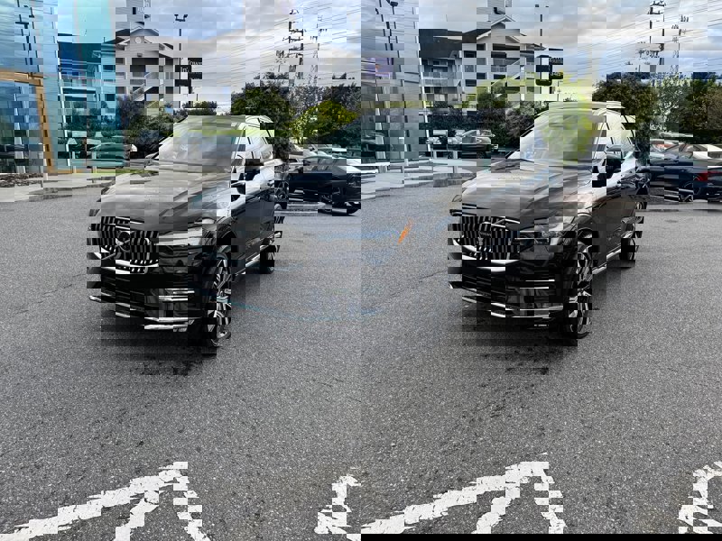 Certified 2023 Volvo XC60 B5 Ultimate w/ Climate Package image 1