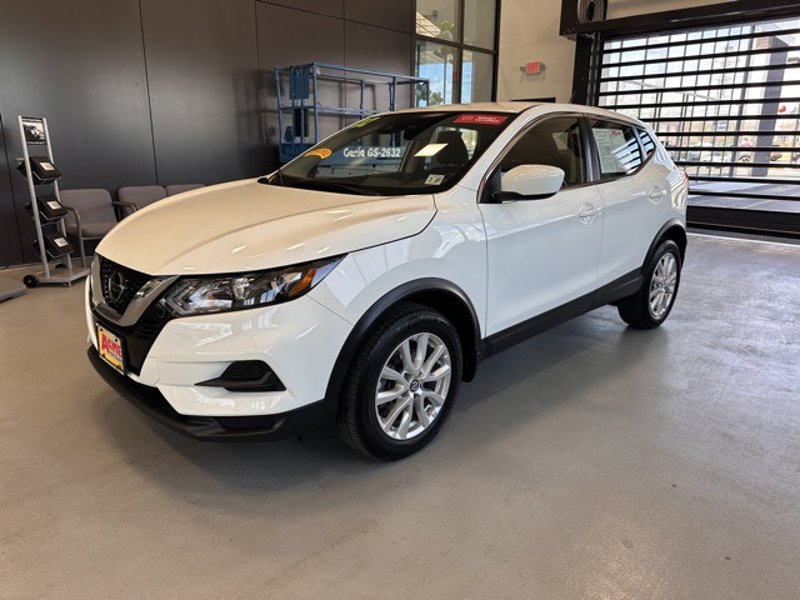 Certified 2022 Nissan Rogue Sport S image 1