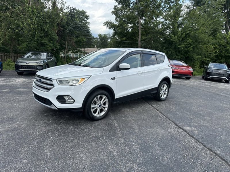 Used 2017 Ford Escape SE image 1