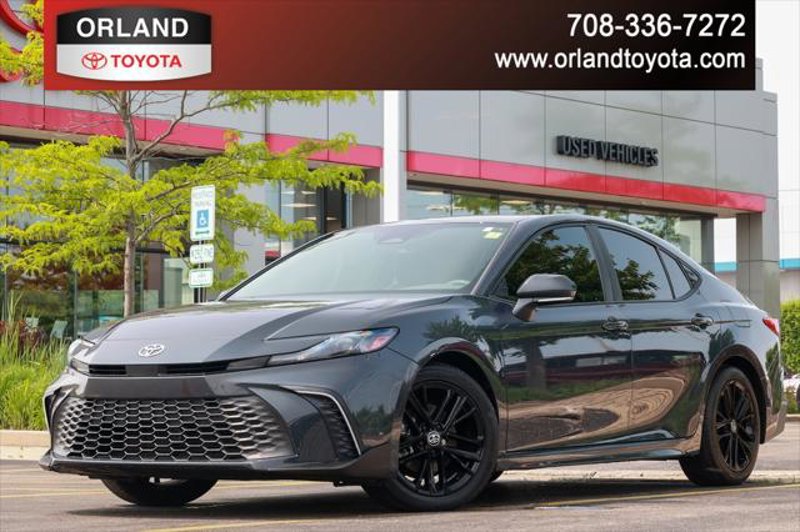 Certified 2025 Toyota Camry SE image 1