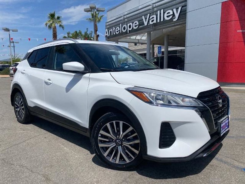 Certified 2022 Nissan Kicks SV image 1