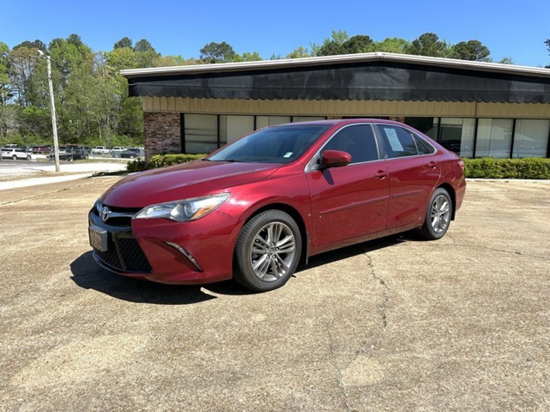 Used 2017 Toyota Camry SE image 1