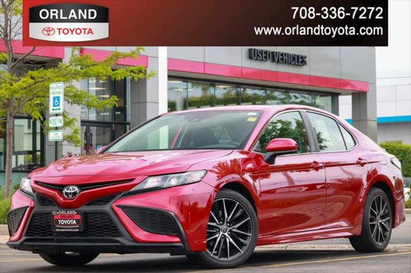 Used 2021 Toyota Camry SE image 1