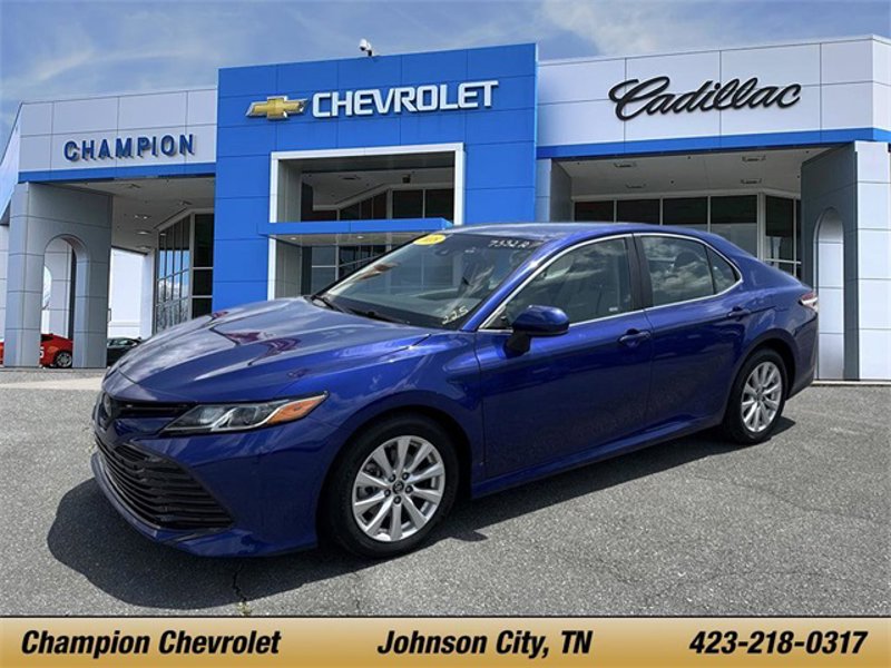 Used 2018 Toyota Camry LE image 1