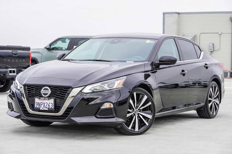 Certified 2021 Nissan Altima 2.5 SR image 1