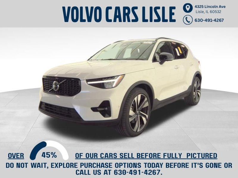 Certified 2025 Volvo XC40 B5 Plus image 1