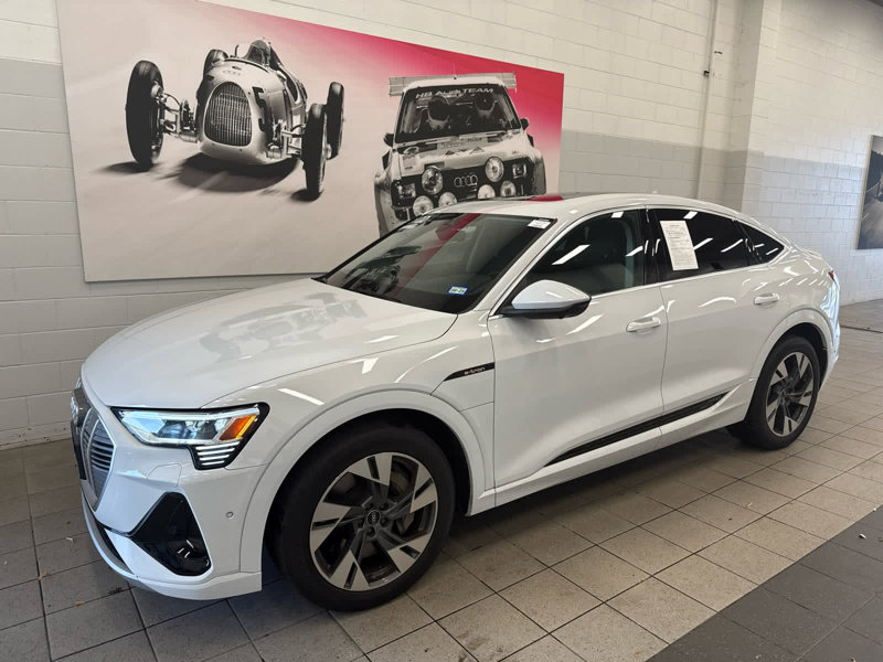 Certified 2022 Audi e-tron Premium Plus w/ Premium Plus Package image 1