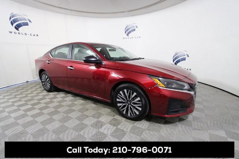 Certified 2024 Nissan Altima 2.5 SV image 1