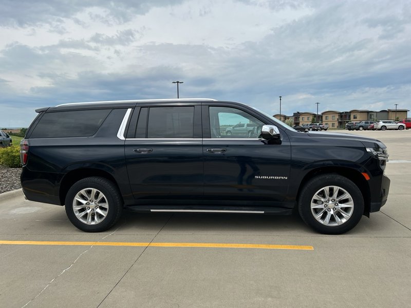 Certified 2023 Chevrolet Suburban Premier image 1