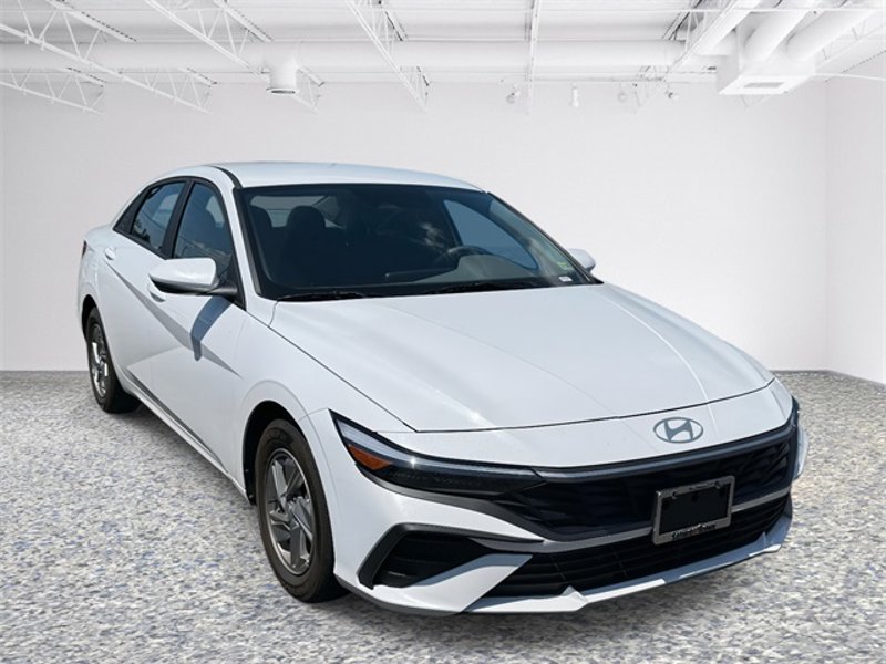 Certified 2025 Hyundai Elantra SE image 1