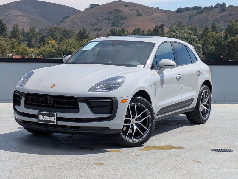 Certified 2025 Porsche Macan image 1