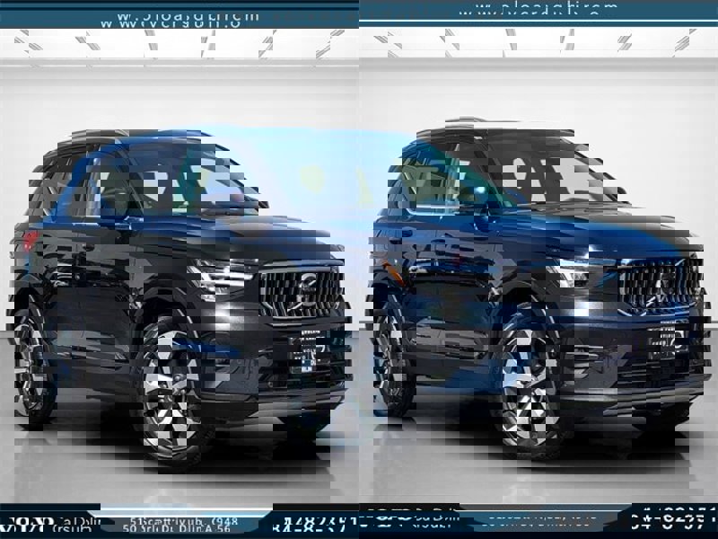 Certified 2025 Volvo XC40 B5 Plus image 1