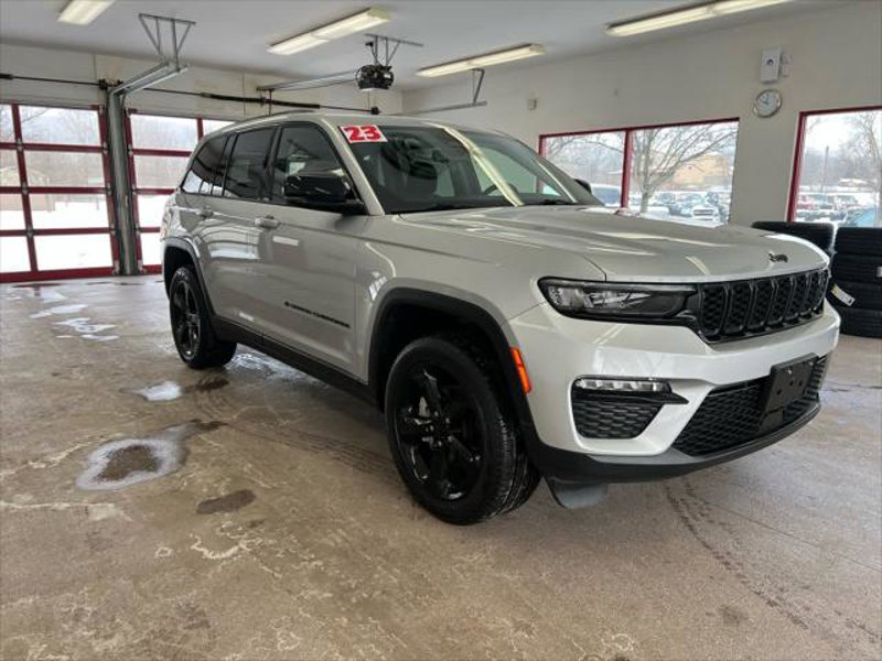 Certified 2023 Jeep Grand Cherokee Limited w/ Black Appearance Package image 1