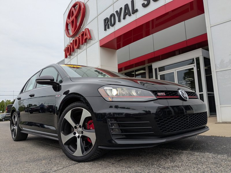 Used 2017 Volkswagen GTI SE image 1