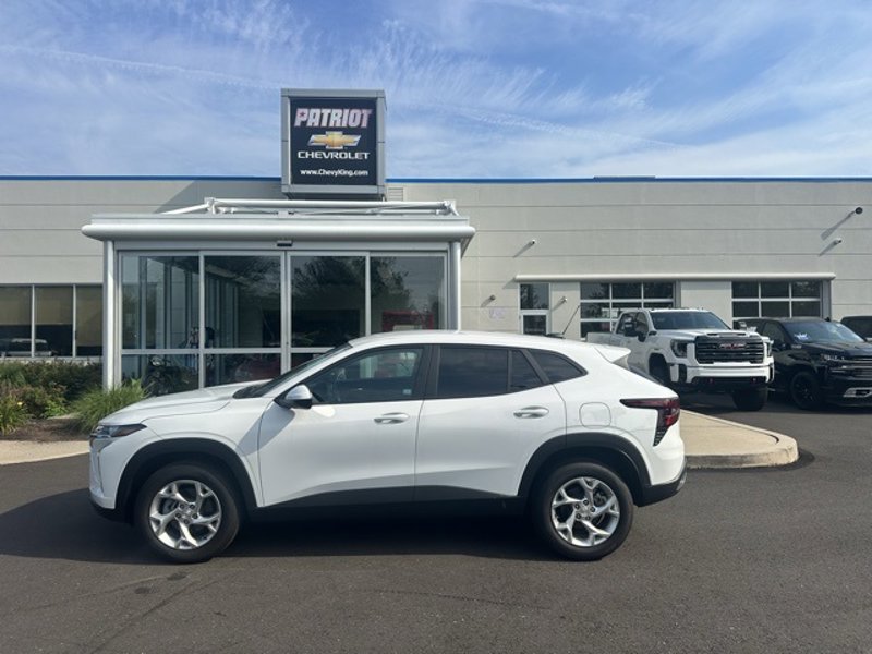 Certified 2025 Chevrolet Trax LS w/ LS Convenience Package image 1