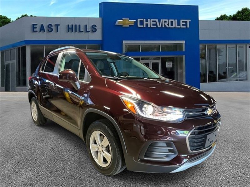 Certified 2022 Chevrolet Trax LT w/ Driver Confidence Package image 1