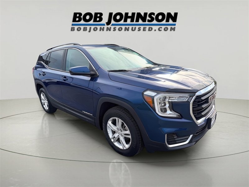 Used 2022 GMC Terrain SLE w/ Driver Convenience Package image 1