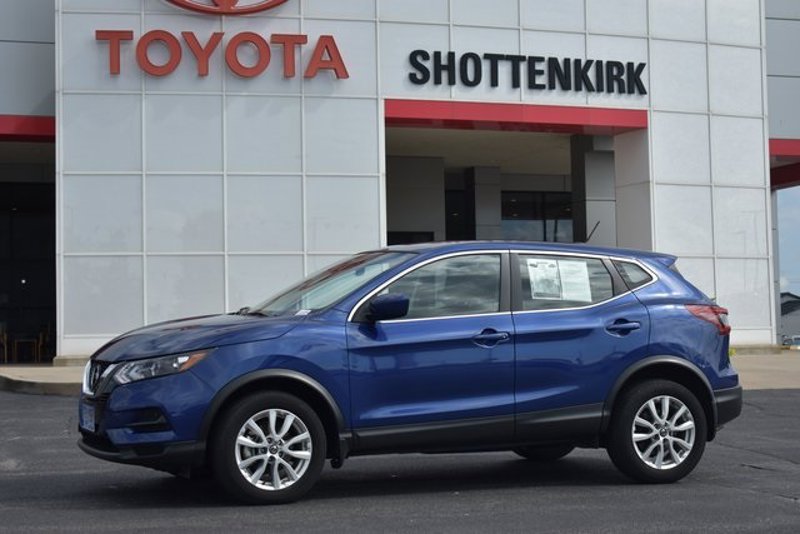 Used 2021 Nissan Rogue Sport S image 1