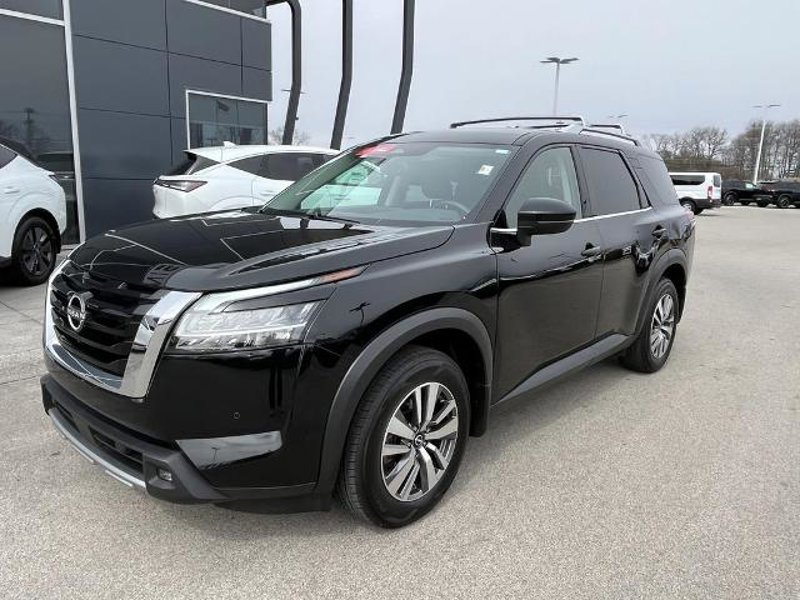 Certified 2022 Nissan Pathfinder SL image 1
