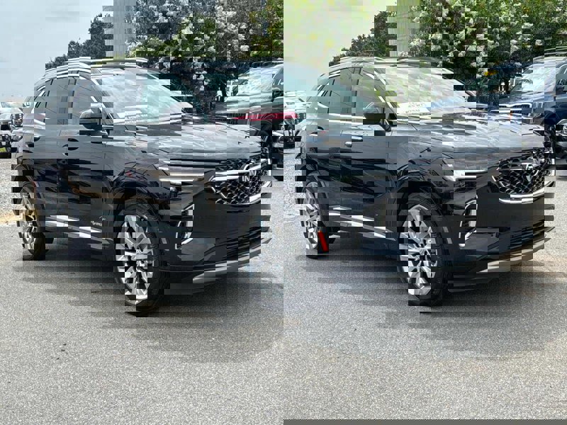 Certified 2022 Buick Envision Avenir w/ Technology Package II image 1
