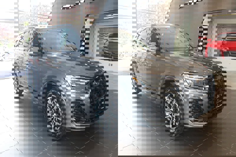 Certified 2025 Audi Q7 2.0T Premium Plus image 1