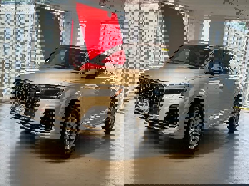 Certified 2025 Audi Q7 3.0T Premium image 1