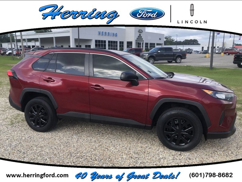 Used 2020 Toyota RAV4 LE image 1