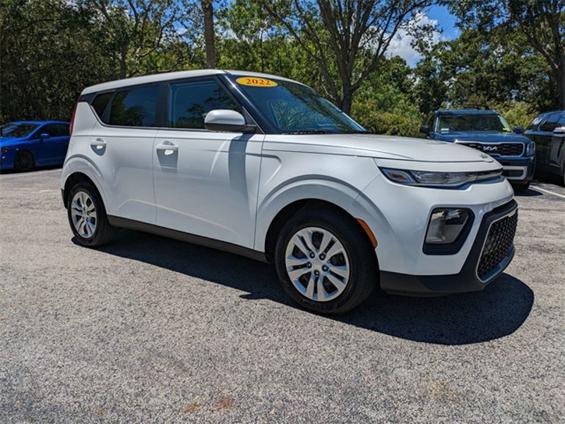 Certified 2022 Kia Soul LX image 1