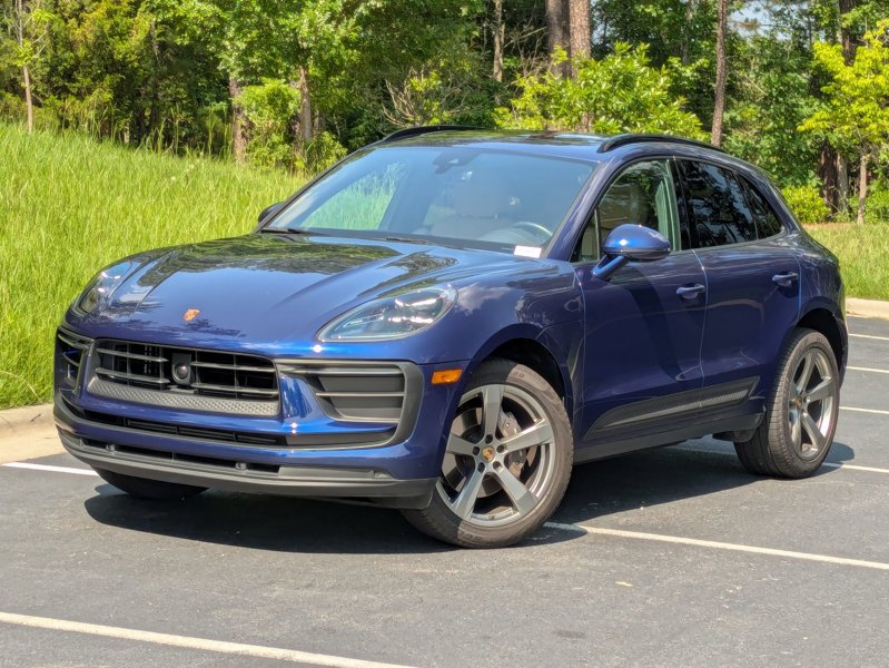 Certified 2023 Porsche Macan image 1