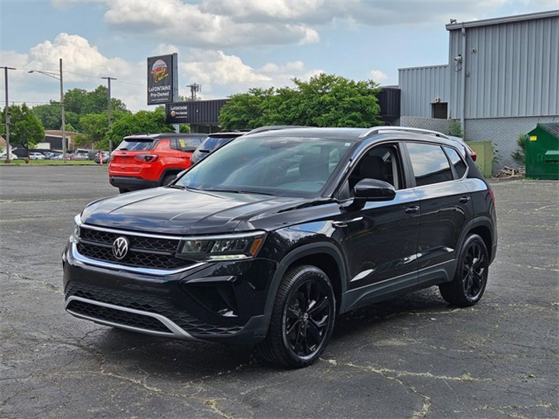 Certified 2023 Volkswagen Taos SE w/ Panoramic Sunroof Package image 1